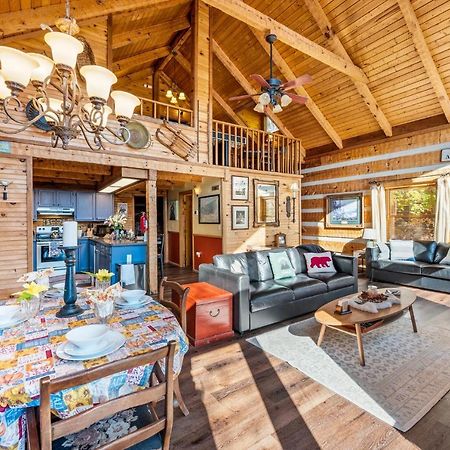 Barenberg Cabin - Secluded Unobstructed Panoramic Smoky Mountains View With Two Master Suites, Loft Game Room, And Hot Tub Gatlinburg Zewnętrze zdjęcie