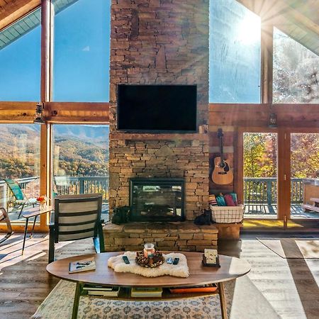 Barenberg Cabin - Secluded Unobstructed Panoramic Smoky Mountains View With Two Master Suites, Loft Game Room, And Hot Tub Gatlinburg Zewnętrze zdjęcie