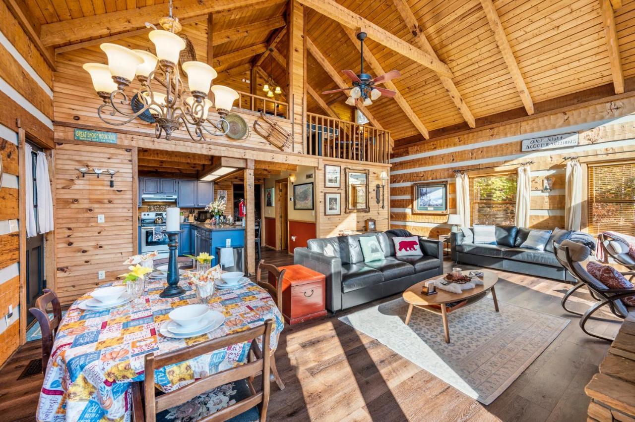 Barenberg Cabin - Secluded Unobstructed Panoramic Smoky Mountains View With Two Master Suites, Loft Game Room, And Hot Tub Gatlinburg Zewnętrze zdjęcie