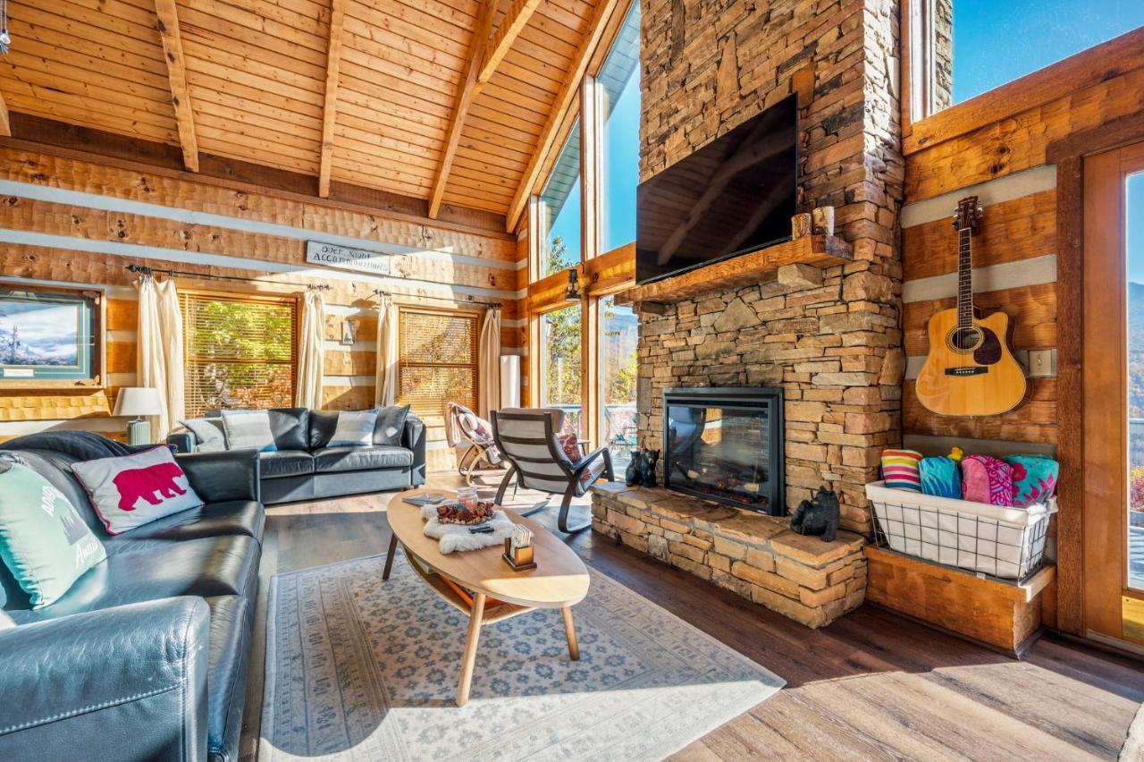 Barenberg Cabin - Secluded Unobstructed Panoramic Smoky Mountains View With Two Master Suites, Loft Game Room, And Hot Tub Gatlinburg Zewnętrze zdjęcie