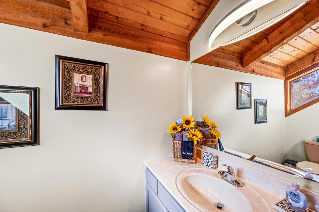 Barenberg Cabin - Secluded Unobstructed Panoramic Smoky Mountains View With Two Master Suites, Loft Game Room, And Hot Tub Gatlinburg Zewnętrze zdjęcie