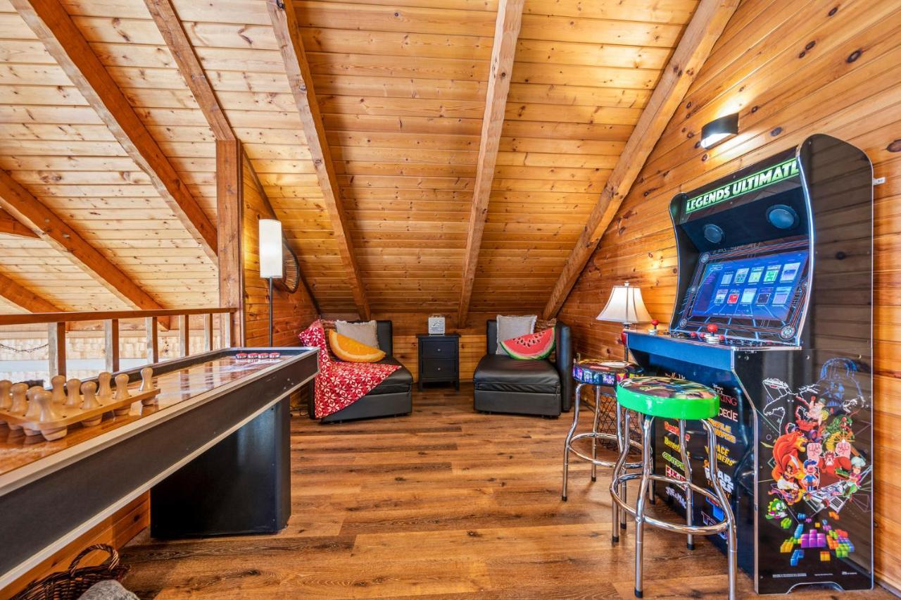 Barenberg Cabin - Secluded Unobstructed Panoramic Smoky Mountains View With Two Master Suites, Loft Game Room, And Hot Tub Gatlinburg Zewnętrze zdjęcie