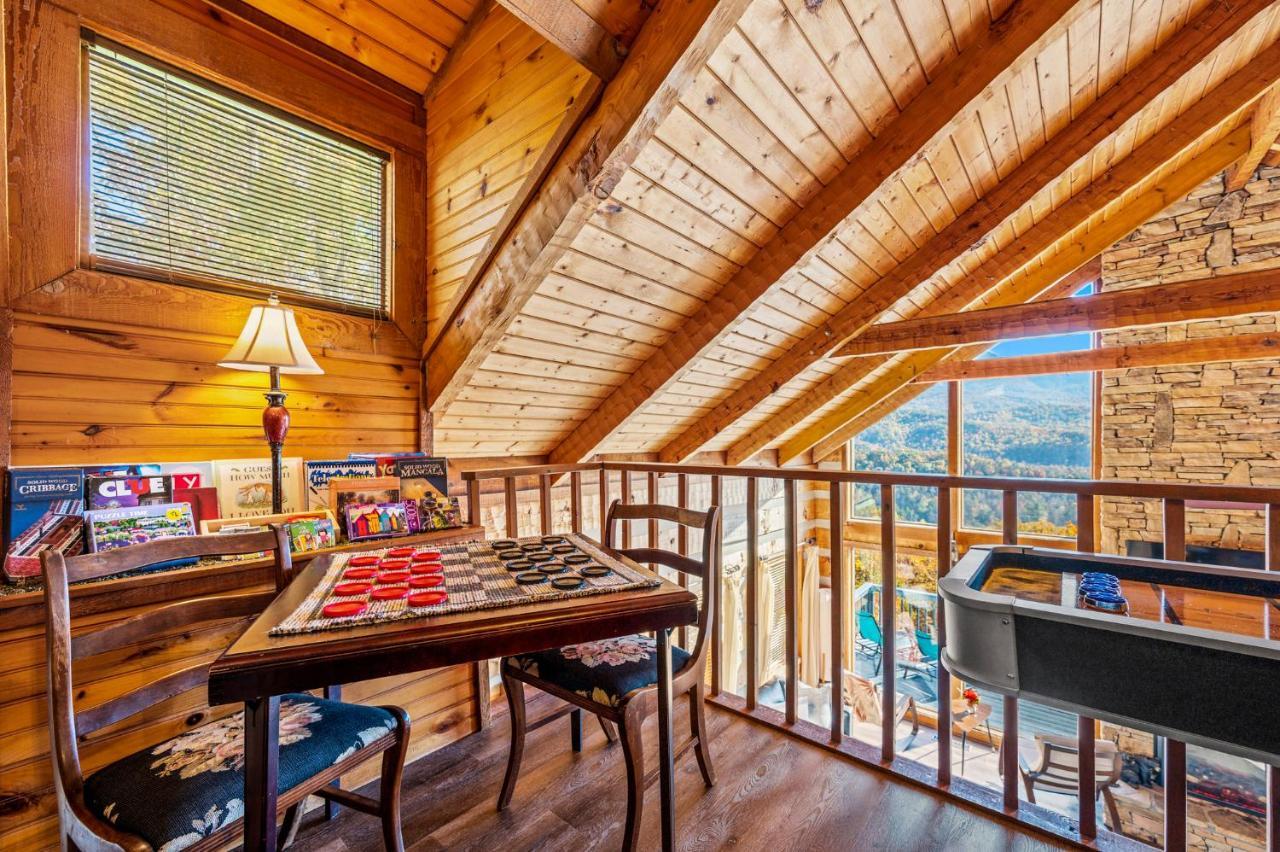 Barenberg Cabin - Secluded Unobstructed Panoramic Smoky Mountains View With Two Master Suites, Loft Game Room, And Hot Tub Gatlinburg Zewnętrze zdjęcie