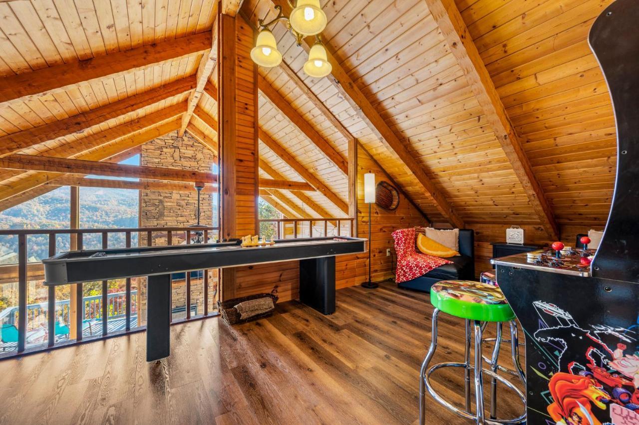 Barenberg Cabin - Secluded Unobstructed Panoramic Smoky Mountains View With Two Master Suites, Loft Game Room, And Hot Tub Gatlinburg Zewnętrze zdjęcie